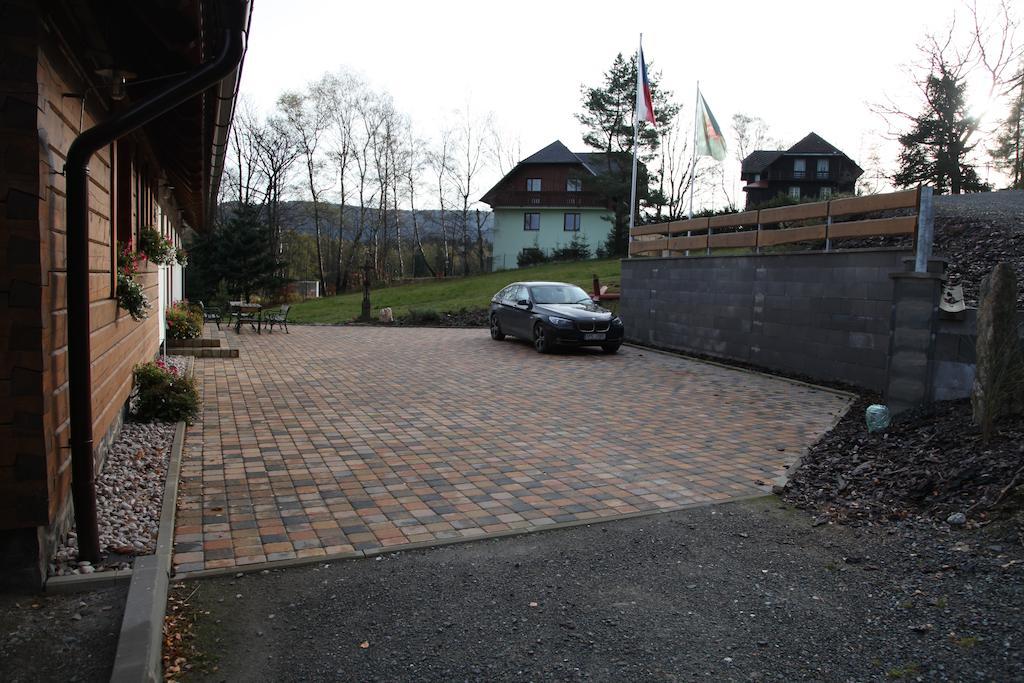 Hotel Koenig-In à Hojsova Stráž Extérieur photo